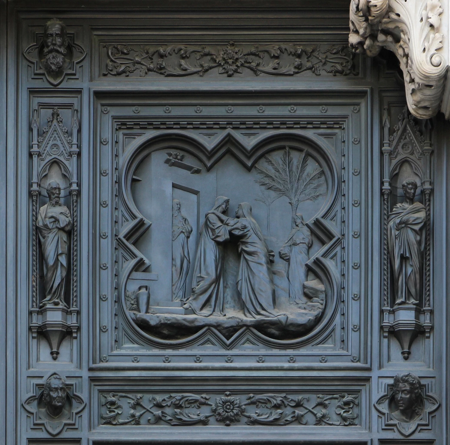 Cattedrale di Santa Maria del Fiore, Firenze - Facciata, Portale in bronzo. Formella, Annunciazione